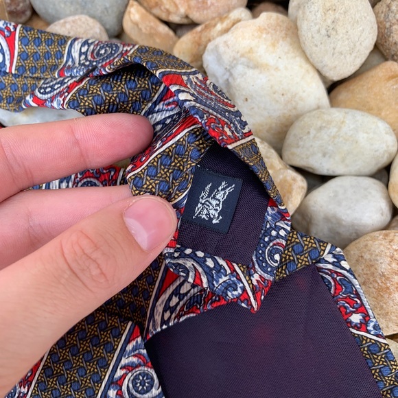 Burberrys Men’s Red/Blue Patterned Tie - Picture 6 of 6